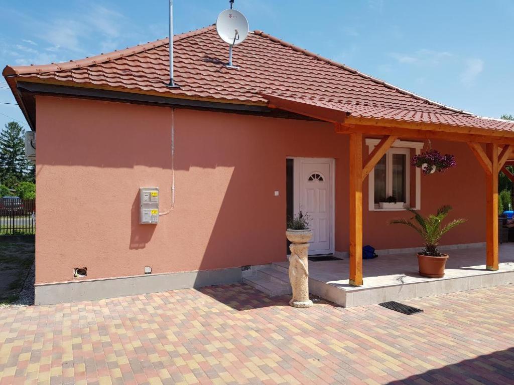Rajmund Vendeghaz Villa Balatonkeresztúr Buitenkant foto